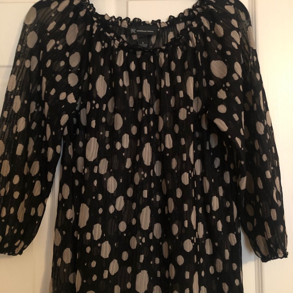 INC top from Macy’s. Has a flattering fit that is perfect. Beautiful!! Like New